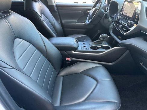 Used 2023 Toyota Highlander XLE FWD image 15