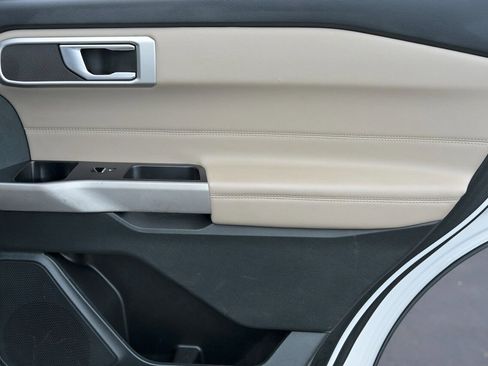 Used 2023 Ford Explorer XLT w/ Equipment Group 202A image 15