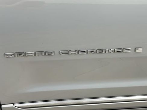 Used 2023 Jeep Grand Cherokee L Summit w/ Advanced Protech Group IV AWD/4WD image 46
