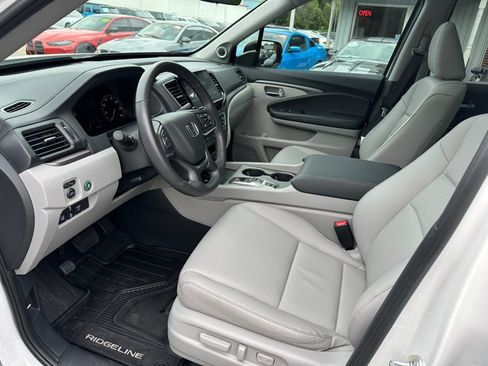 Used 2025 Honda Ridgeline RTL image 11