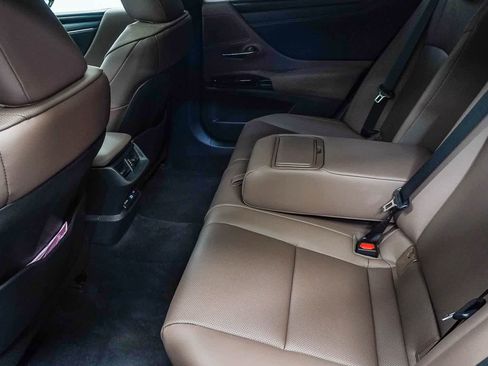 Used 2025 Lexus ES 300h w/ Premium Package FWD image 21