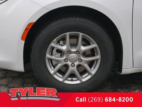 New 2026 Chrysler Voyager LX image 44