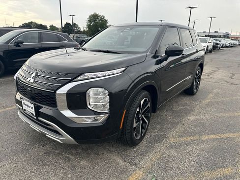 Used 2024 Mitsubishi Outlander AWD image 3