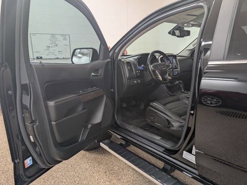 Used 2017 GMC Canyon Denali image 6