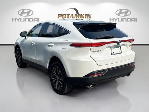 Used 2024 Toyota Venza LE AWD/4WD image 7