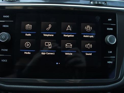 Used 2024 Volkswagen Tiguan SE AWD/4WD image 14