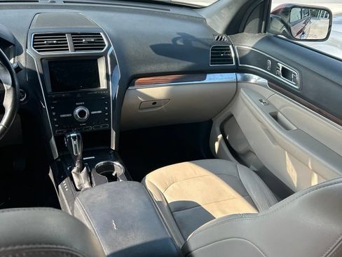 Used 2019 Ford Explorer Limited AWD/4WD image 12