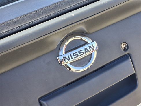 Used 2019 Nissan Frontier SL image 9