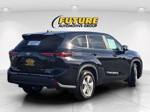 Certified 2024 Toyota Highlander LE image 5