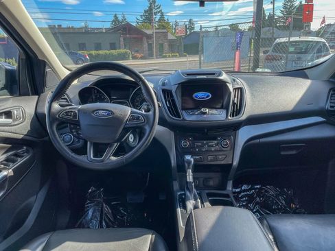 Used 2017 Ford Escape SE w/ SE Leather Comfort Package image 3