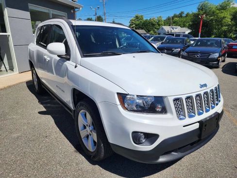 Used 2014 Jeep Compass Latitude w/ Sun/Sound Group AWD/4WD image 3