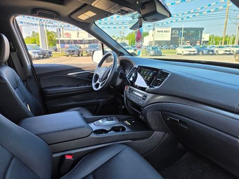 Used 2025 Honda Passport EX-L image 11