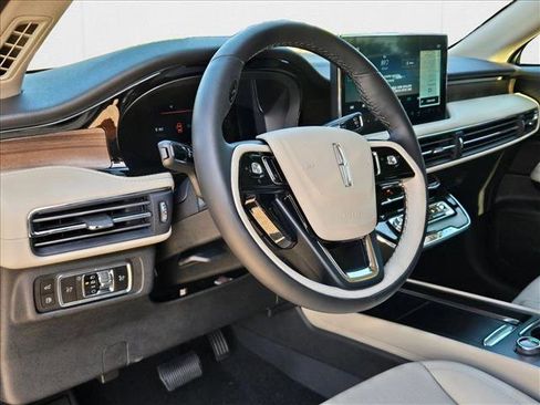 New 2025 Lincoln Corsair Grand Touring image 3