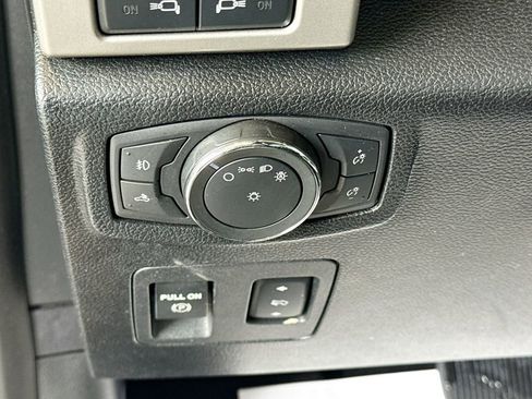 Used 2019 Ford F150 Lariat w/ Equipment Group 502A Luxury AWD/4WD image 11