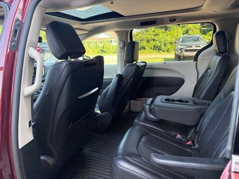 Used 2020 Chrysler Pacifica Touring-L Plus FWD image 18