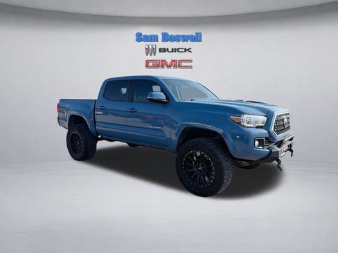 Used 2019 Toyota Tacoma TRD Sport AWD/4WD image 3