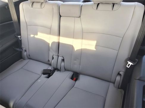 Used 2019 Honda Pilot Touring image 36