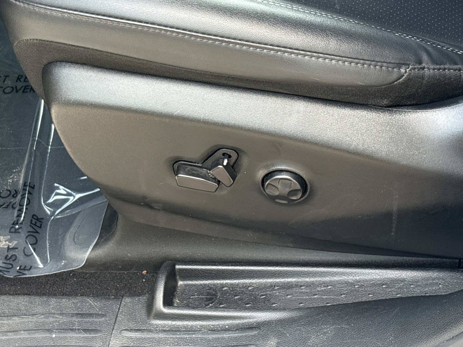 Certified 2025 Chrysler Pacifica Select FWD image 18