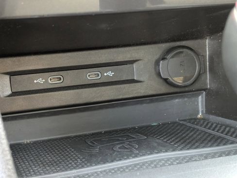 Certified 2023 Volkswagen Tiguan SE R-Line image 23