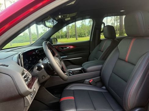 New 2026 Chevrolet Traverse RS w/ LPO, Floor Liner Package FWD image 12