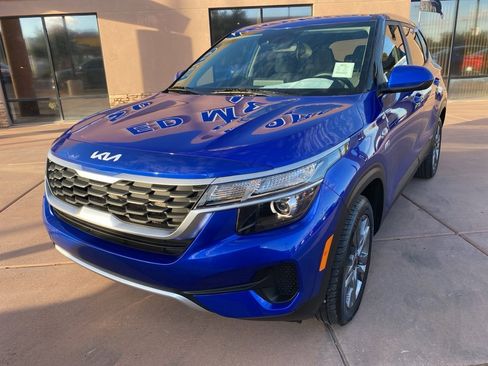 Certified 2022 Kia Seltos LX image 2