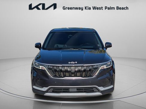 Certified 2023 Kia Carnival EX image 3