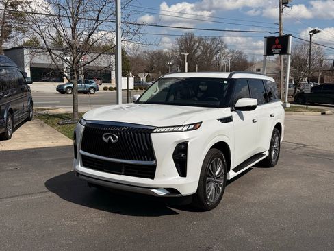 Used 2025 INFINITI QX80 Sensory image 14