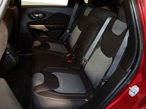 Used 2017 Jeep Cherokee Sport image 13