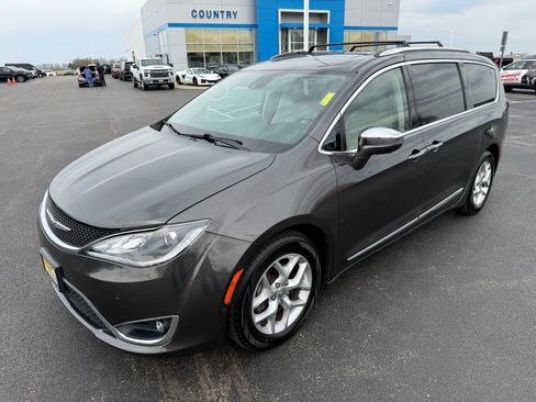 Used 2020 Chrysler Pacifica Limited w/ Advanced Safetytec Group image 9