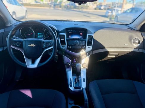 Used 2014 Chevrolet Cruze LT w/ Technology Package image 13