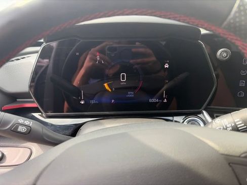 Used 2025 Chevrolet Trax RS w/ Sunroof Package FWD image 14