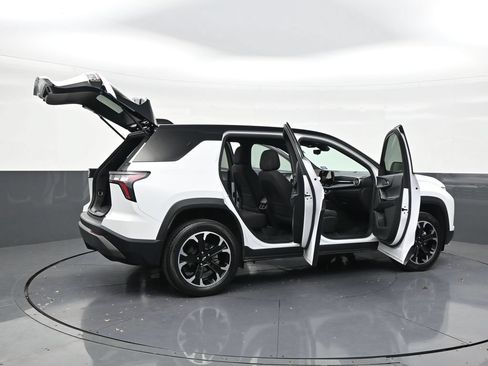 Used 2025 Chevrolet Equinox LT w/ Safety and Technology Package FWD image 29