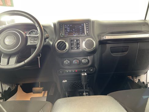 Used 2017 Jeep Wrangler Unlimited Sahara w/ Connectivity Group image 14