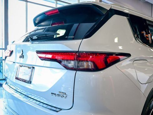 Used 2023 Mitsubishi Outlander SEL 40th Anniversary image 13