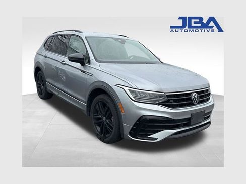 Used 2022 Volkswagen Tiguan SE R-Line image 1