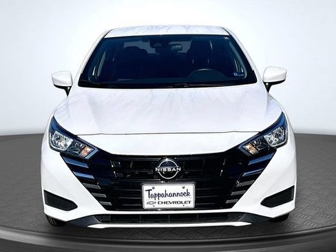 Used 2023 Nissan Versa SV FWD image 2