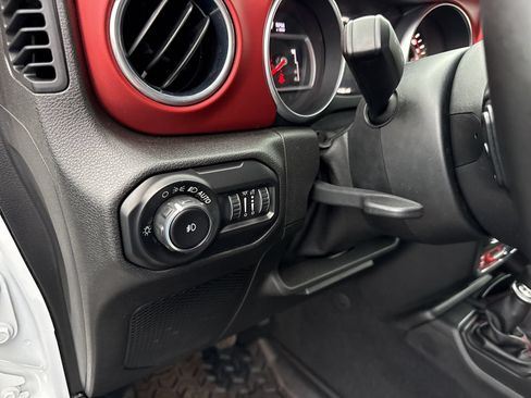 Used 2018 Jeep Wrangler Rubicon AWD/4WD image 14