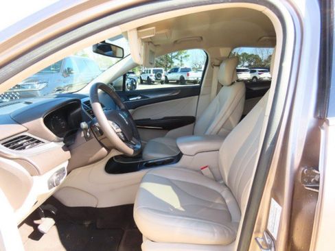 Used 2018 Lincoln MKC Premiere image 24