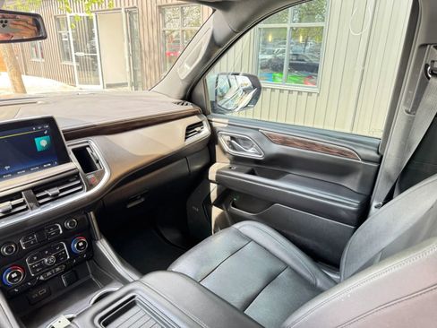 Used 2022 Chevrolet Tahoe Z71 w/ Luxury Package AWD/4WD image 15