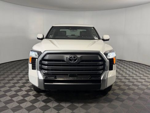 Used 2025 Toyota Tundra Limited AWD/4WD image 3