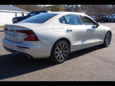 Used 2022 Volvo S60 B5 Inscription w/ Advanced Package image 5