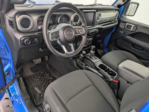 Used 2023 Jeep Wrangler Unlimited Sahara AWD/4WD image 2