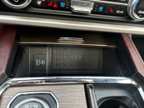 Used 2024 Ford Expedition Limited image 28