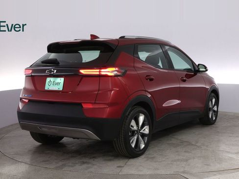 Used 2022 Chevrolet Bolt EUV LT w/ Convenience Package image 3
