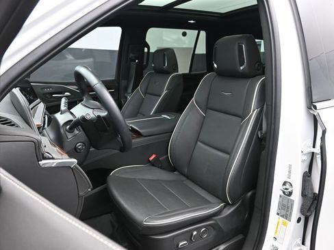 Used 2023 Cadillac Escalade Premium Luxury w/ Performance Package image 5