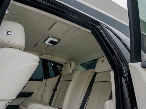 Used 2024 Rolls-Royce Phantom Sedan image 52