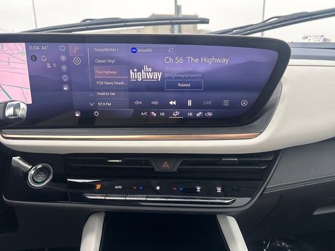 Used 2025 Buick Envision Avenir image 25