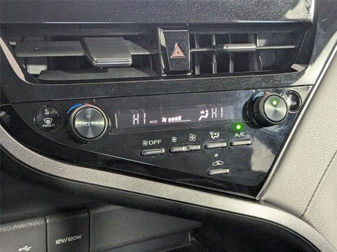 Certified 2022 Toyota Camry SE image 19