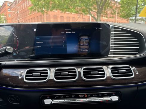 Used 2025 Mercedes-Benz GLS 450 4MATIC image 39