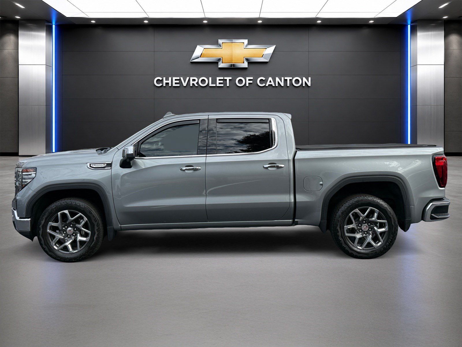 Used 2023 GMC Sierra 1500 SLT AWD/4WD image 8